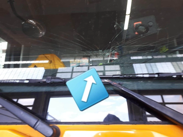 LKW Frontscheibe gesprungen