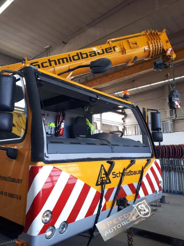 LKW Frontscheibe wechseln